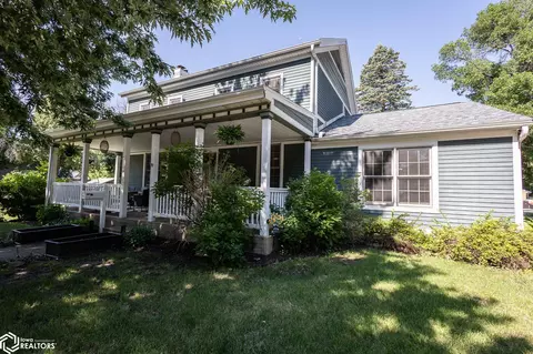 707 N 4th St, Clear Lake, IA 50428