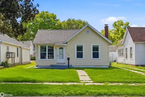 1227 N 6th St, Burlington, IA 52601