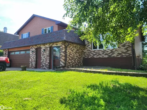 1911 Bailey Dr, Marshalltown, IA 50158