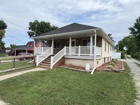 801 W State St, Centerville, IA 52544