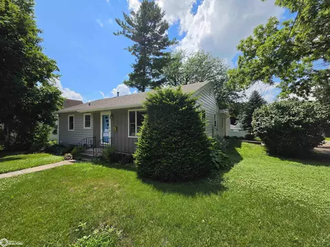 536 S 6th St, Forest City, IA 50436