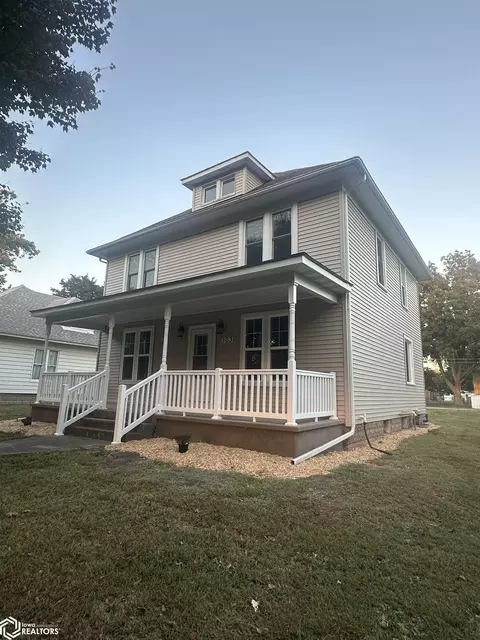 103 S Clark St, Winfield, IA 52659