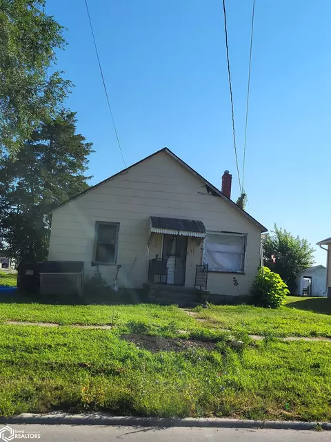 1207 Osceola Ave, Chariton, IA 50049