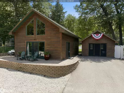 5078 S Shore Dr, Clear Lake, IA 50428
