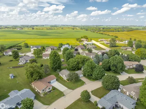 22 Charlestown Sq, Mason City, IA 50401