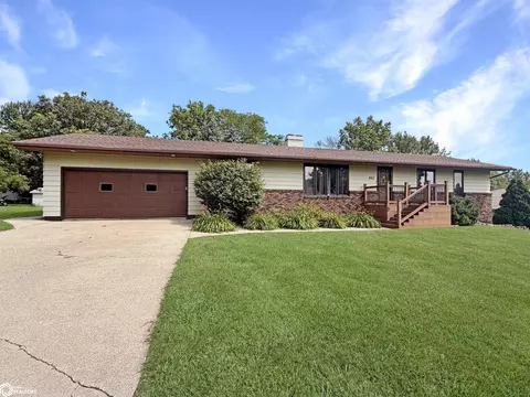802 Crestview Dr, Traer, IA 50675