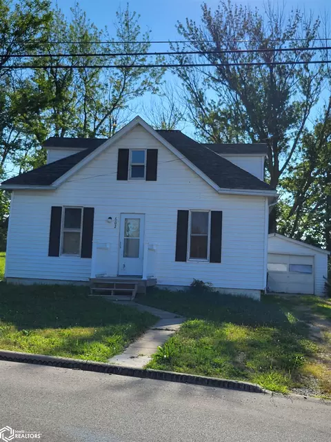 602 1st St S, Chariton, IA 50049