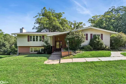 37 Woodshire Dr, Ottumwa, IA 52501