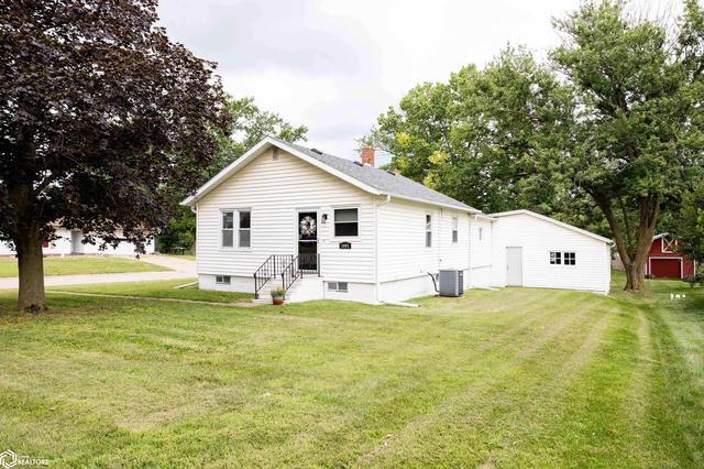 1001 N 8th St, Chariton, IA 50049