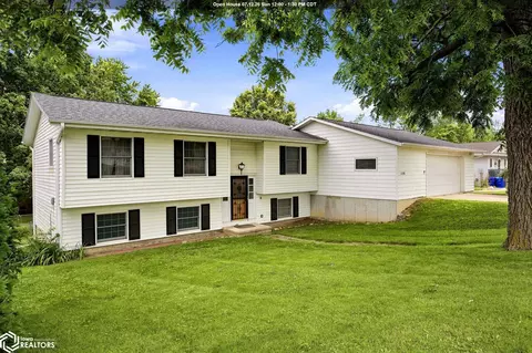 1356 Main St, Center Point, IA 52213