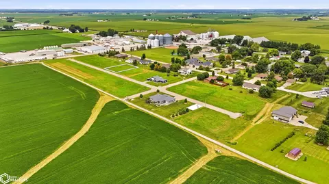 33 S 4th St, Houghton, IA 52631