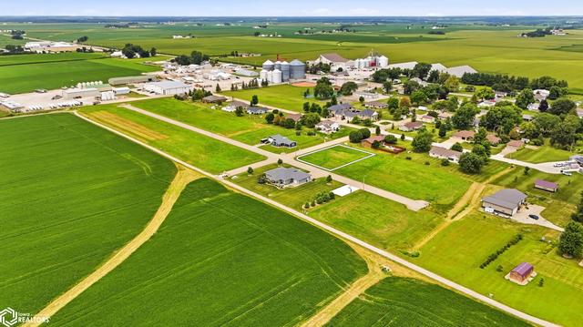 37 S 4th St, Houghton, IA 52631