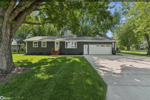 1401 Southland Dr, Clear Lake, IA 50428