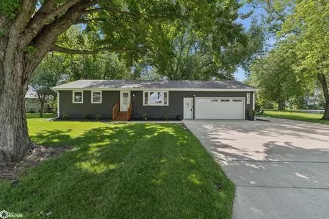 1401 Southland Dr, Clear Lake, IA 50428