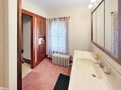 Bath - 302 3rd Ave SE, Hampton, IA 50441 photo 6 of 6