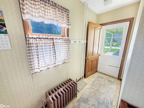 Entry Way - 302 3rd Ave SE, Hampton, IA 50441 photo 3 of 6