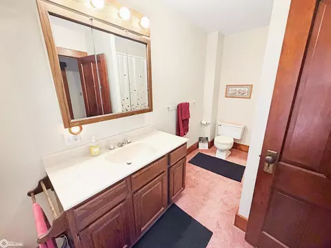 Bath - 302 3rd Ave SE, Hampton, IA 50441 photo 5 of 6