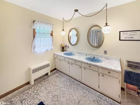 Bath - 302 3rd Ave SE, Hampton, IA 50441 photo 3 of 6