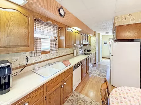 Kitchen - 302 3rd Ave SE, Hampton, IA 50441 photo 4 of 7