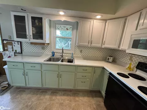 623 N 3rd St, Centerville, IA 52544 photo 5