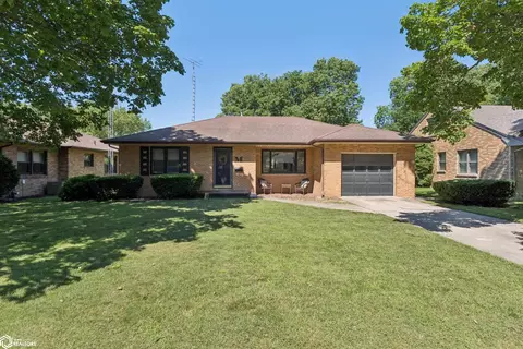 616 S Vermont Ave, Mason City, IA 50401