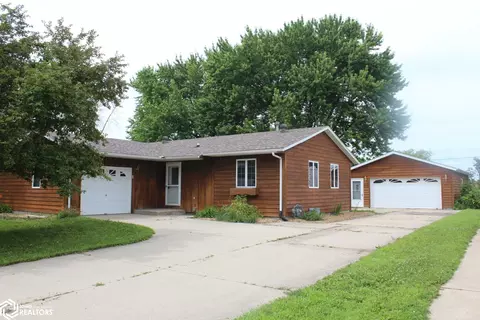 109 Oakridge Dr, Forest City, IA 50436