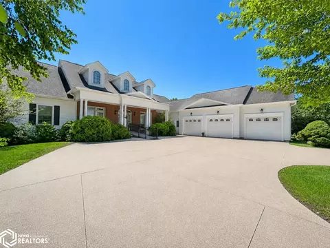 3434 Hickory Hills Dr, Wever, IA 52658