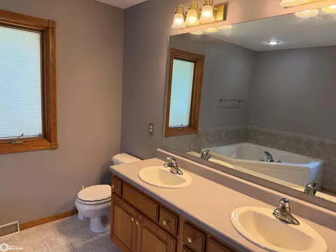 Bath - 711 E 29th St, Carroll, IA 51401 photo 3 of 4