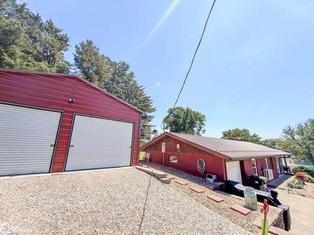 5251 Drake Dr, Brooklyn, IA 52211