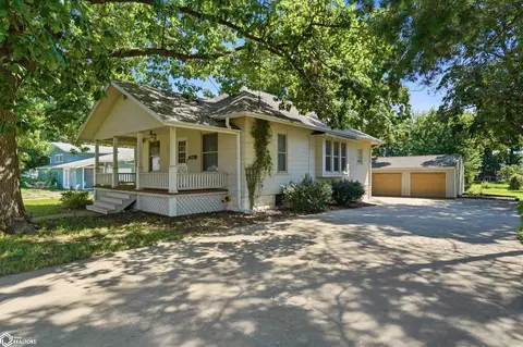 305 S Cottonwood St, New London, IA 52645