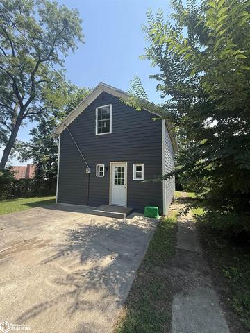317 S 3rd St, Burlington, IA 52601