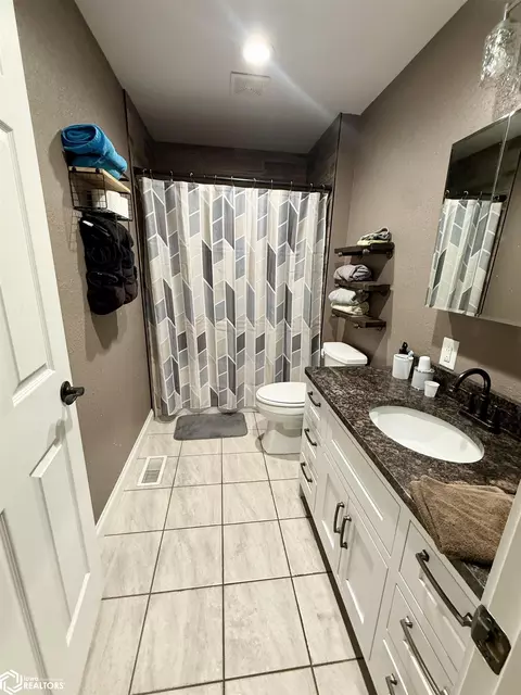 Bath - 328 E 7th St, Glidden, IA 51443 photo 1 of 3