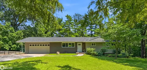 2606 Knollcrest Dr, Burlington, IA 52601
