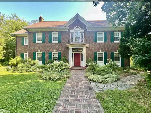707 E Burlington Ave, Fairfield, IA 52556