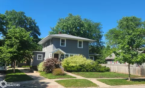 864 3rd St NW, Mason City, IA 50401