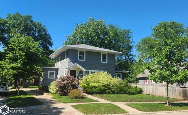 864 3rd St NW, Mason City, IA 50401