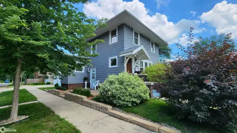 864 3rd St NW, Mason City, IA 50401