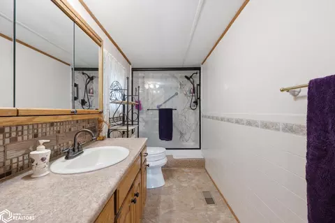 Bath - 409 E Jaycee St, Avoca, IA 51521 photo 2 of 3