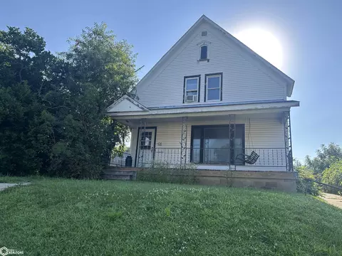 104 S 12th St, Marshalltown, IA 50158