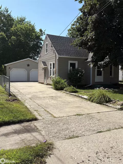 230 S Indiana Ave, Mason City, IA 50401