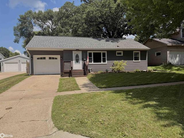 906 2nd Ave N, Clear Lake, IA 50428