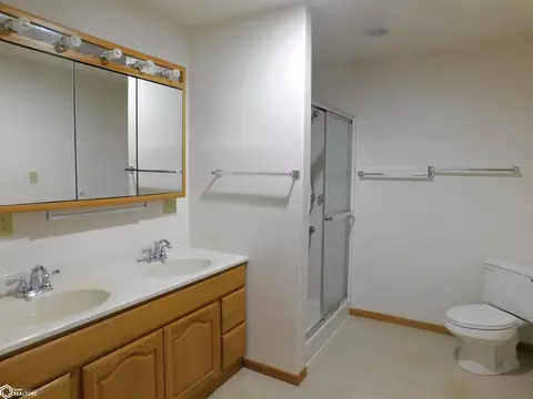 Bath - 401 Main St, Deloit, IA 51441 photo 1 of 2
