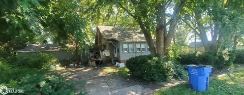 520 Florence Dr, Peru, IA 50222
