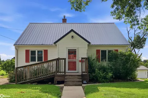 1102 Siegel St, Tama, IA 52339