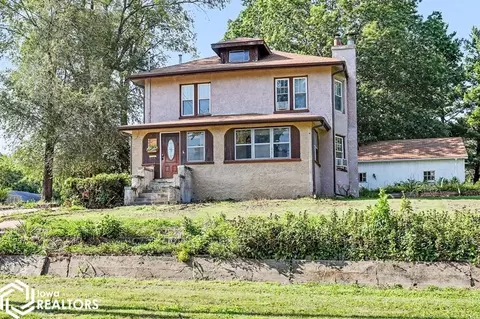 401 K Ave E, Oskaloosa, IA 52577