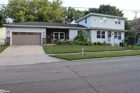 621 10th St NE, Mason City, IA 50401