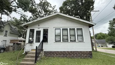 323 9th St NE, Mason City, IA 50401