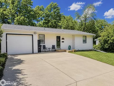 2905 Moody Ln, Burlington, IA 52601