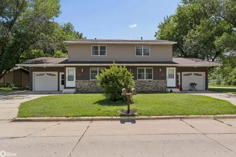 815 W 817 W 10 Ave N, Clear Lake, IA 50428