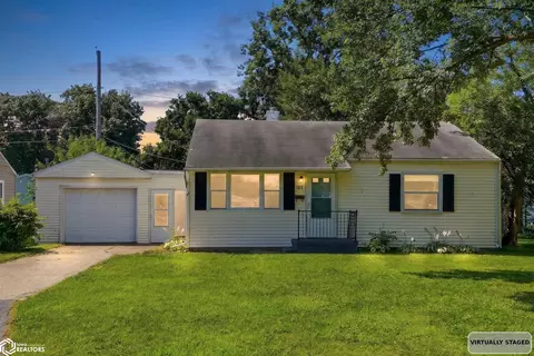 187 Indian Ter, Burlington, IA 52601